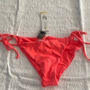 Billabong peach swim bottoms with Scrunchie back